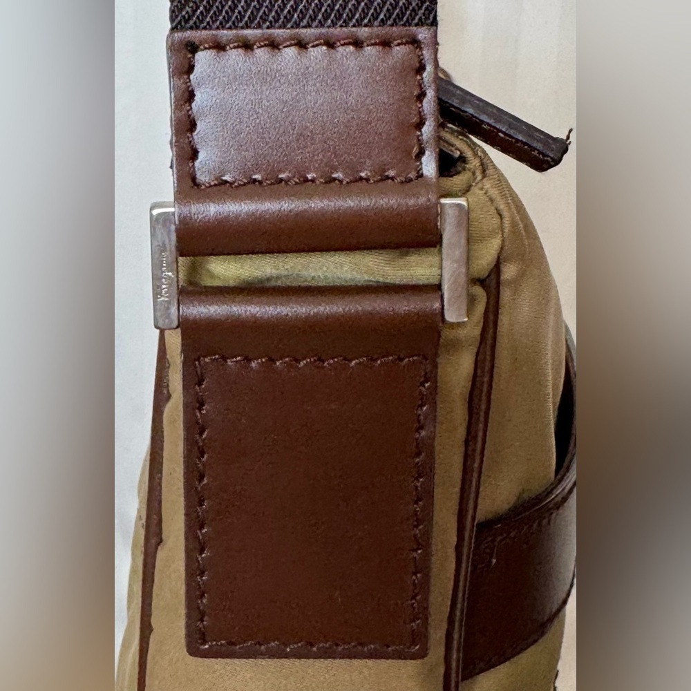 Authentic Salvatore Ferragamo messenger bag - Picture 5 of 14